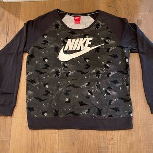 Nike crewneck sweatshirt